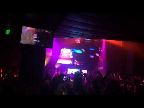 Adventure Club - Crash vs. DallasK - Aliens (AC Mashup) at Club Nokia