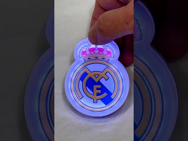 Vídeo relacionado con Foco Producto Oficial Real Madrid CF BRXLZ 3D de construcción de fútbol Modelo en Color Alternativo del Equipo