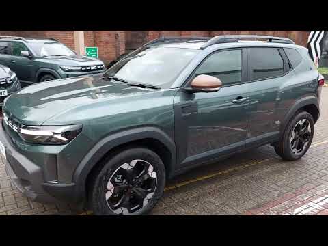 BRAND NEW 2025 DACIA DUSTER EXTREME PETROL HYBRID AUTOMATIC in CEDAR GREEN @ Dacia Croydon
