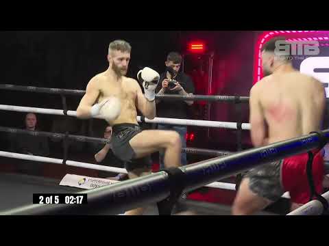 Mitch Oakes vs Dave Perkins a class Thai boxing