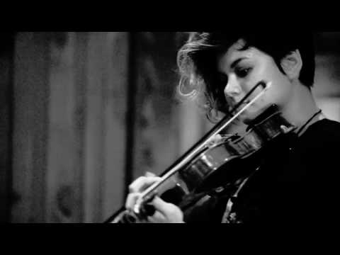 Daisy Castro - Moliendo Café