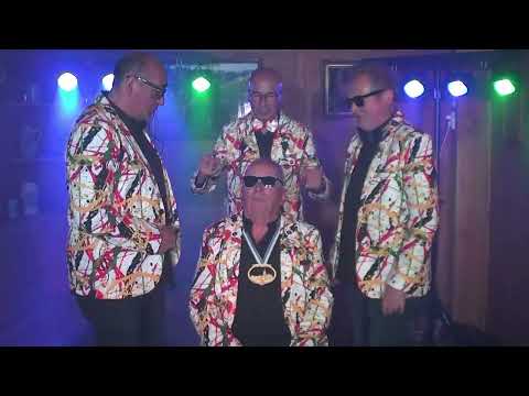 d'r opwermer vuur 't nuij seizoen !!! TROMMELE & TRÖTE durch de HerringBiessere Bôches !!