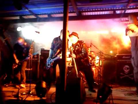 THE SENILES "Wägem Gäld" (Erismannhof, Zürich, 05.09.2015)