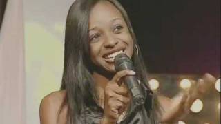 Vodacom Superstar Congo - Noemy Ebonda durant la finale, devant Akon