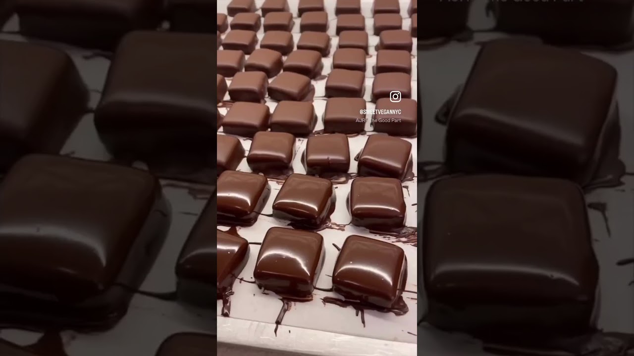 Always hand-crafted vegan chocolate 🤝 that’s our guarantee!