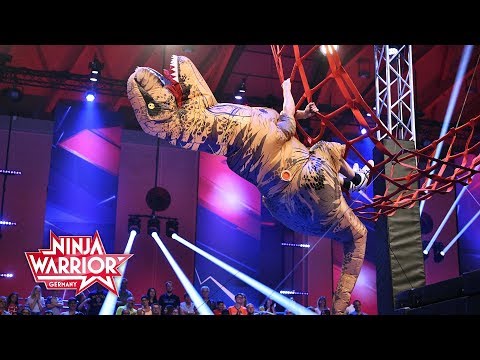 Aus der Vergangenheit erwacht: TV-Dino stiehlt den Promis die Show | Ninja Warrior Germany 2019
