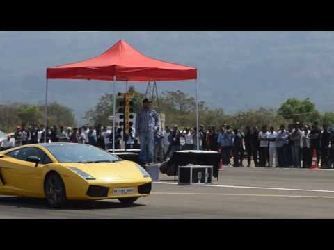 Porsche 911 turbo vs Lamborghini Gallardo, India.