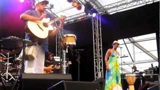 Raul Midon / Lizz Wright - Holding On