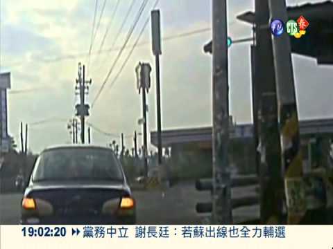 汽機車搶快! 騎士遭撞飛2層樓高
