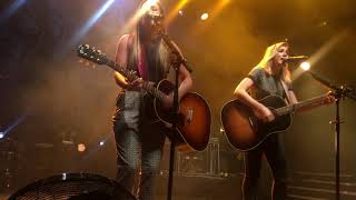 Waiting On A Plane/One Headlight - Maddie and Tae (LIVE)
