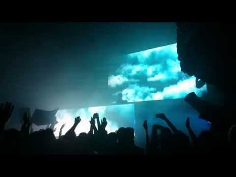 Signalrunners - These Shoulders vs. Cosmic Gate - Yai - live @ Trianon Paris 31.01.2015