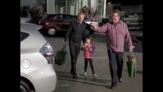 preview picture of video 'Modern Family drive Toyota Prius'