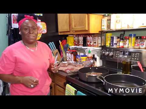 Smothered steak/smothered beef liver/mashed potatoes