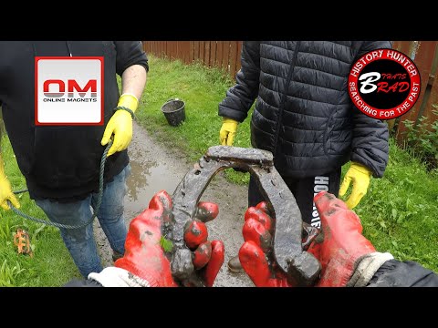 Hidden canal treasures found Magnet Fishing