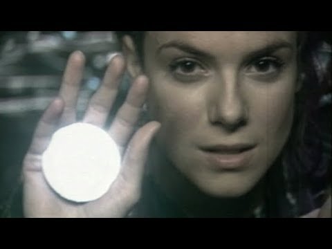 Μην Πεις Ποτέ - Ανδριάνα Μπάμπαλη | Min Pis Pote - Andriana Babali [Official Music Video]