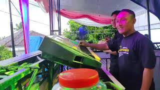 Download lagu BERONDOL SAWIT - OT CAKRAWALA LIVE JALAN SMA 1 BINTANG KOTABARU - 20 DES 2024 mp3