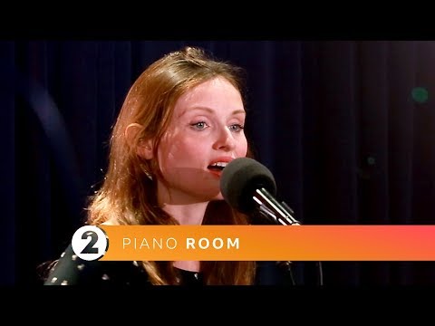 Sophie Ellis-Bextor - Murder On The Dancefloor (Radio 2 Piano Room)