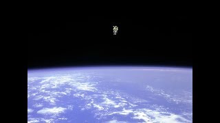 Парашютист Выпрыгнул Из Открытого Космоса