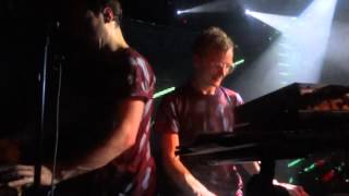 Django Django - Silver Rays - Live @ La Maroquinerie - 25-05-2012