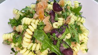 PASTA FREDDA SALMONE AFFUMICATO RUCOLA E OLIVE