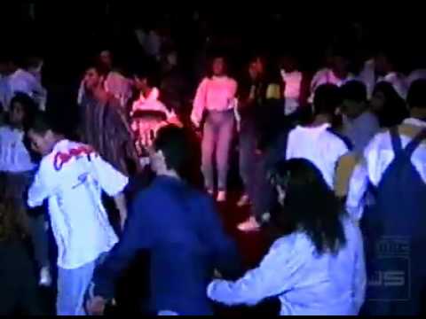 Geração dos passinhos marcados da década de 90. Época da Dance Music