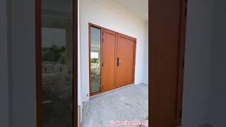 ประตูบานเปิดคู่แม่ลูกแบบทึบพร้อมช่องแสงข้าง