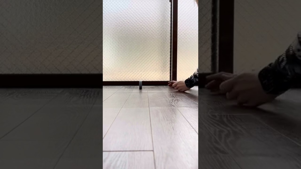 自力で転がるビニールテープ