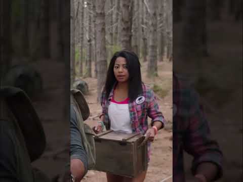 Red and Pink Rangers Finds a Mystery Crate? | Power Rangers Dino Charge | Power Rangers Official