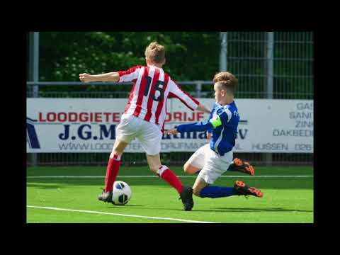 Aniek Janssen RKHVV JO13-1G kampioenswedstrijd.