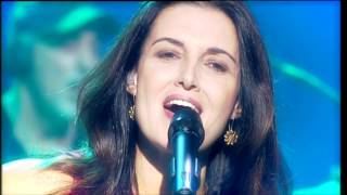 Aquí o allá - Mónica Molina