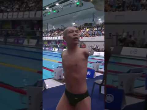 Swimmer with No arms destroys everyone