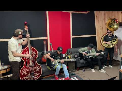 Las Aguilas Andan Solas - Cuatro De Oro (En Vivo)