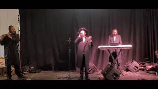 בחור הפלא בנציון קלצקין בחתונה