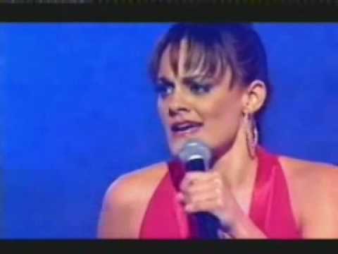 Cosima De Vito sings