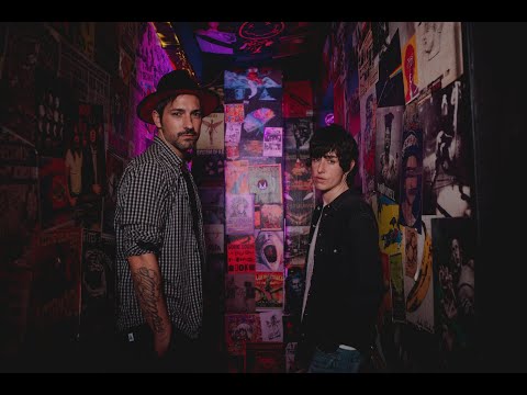 Canciones de Nadie & Jere - Con qué nube me tengo que pelear (Video Oficial)