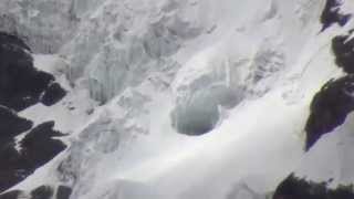 preview picture of video 'Extraño hoyo en el Nevado La Verónica, Departamento de Cusco, Perú'