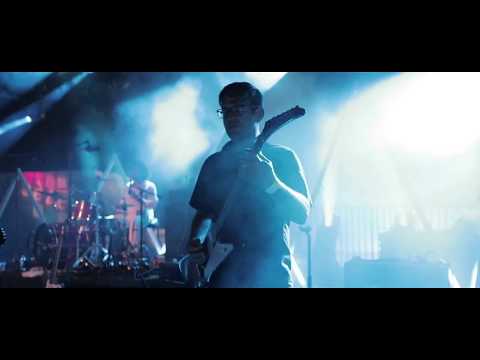 "rinôçérôse" "Isôscéles Triangles Live"