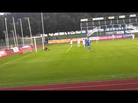 Malin Gustafsson scores a flying header