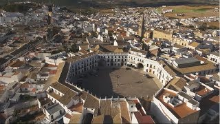 preview picture of video 'Plaza Octogonal y Restaurante la Casona en Aguilar de la Frontera, Córdoba'