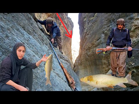 🏔️ A nomadic family: Crossing impassable valleys to fish in a mountain river 🎣