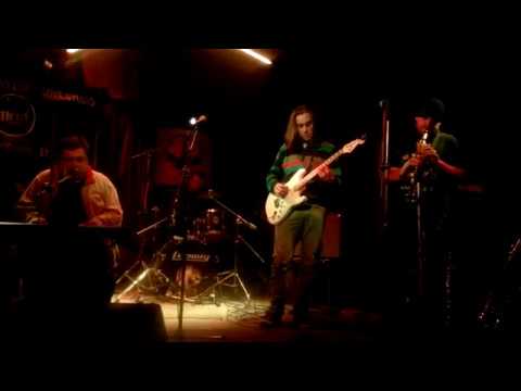 Paapaa - Ostrava 24.2.2018 Paapaa&Happy Shakers- Hajzlpapír