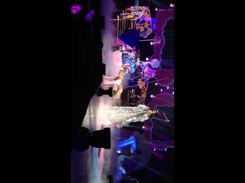 Pearl - Katy Perry & Leah Adler CDT 22 Nov 2011 Los Angeles (Staples Center)