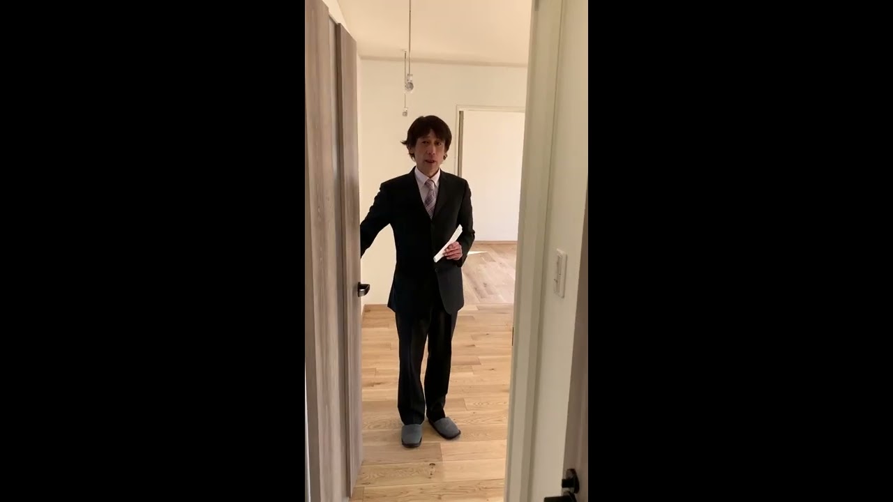 二世帯住宅の二階部分の動画サムネイル
