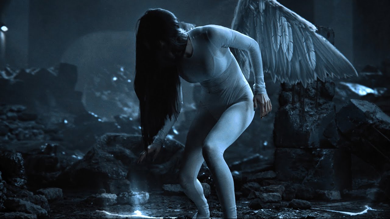 POPPY - Bruised Sky (Official Music Video) - YouTube