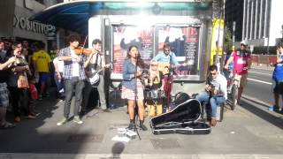 Leprechaun tocando Black Dove na Avenida Paulista