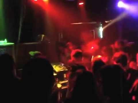 Jah'mean play Sis' Ileen & Dub Conductor alongside Likkle Warriah