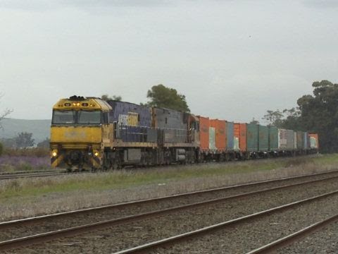 Pacific National "NR class" on container freight train at Wallan, Victoria - Australian Trains