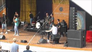 Milos Angelov with Jarvis Church - Soundcheck at Jackson Triggs Winery