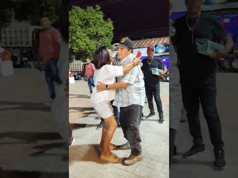 El Maestro PONCHO ZULETA con alegría llegando a el PASO CESAR bailando🕺#fyp #vallenato #music#2026