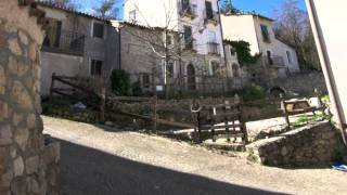 preview picture of video 'Introdacqua (AQ )-Parte II- Il Borgo Antico, Castello e Torri'